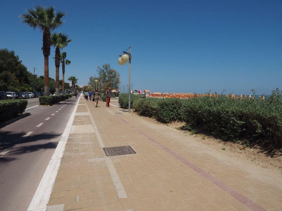 Montesilvano MarinaLa Casa Sul Mareアパートメント エクステリア 写真